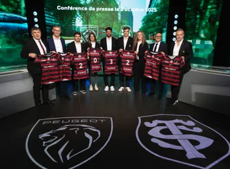 Photo officielle du renouvellement de partenariat entre Peugeot et le Stade Toulousain jusqu'en 2032.