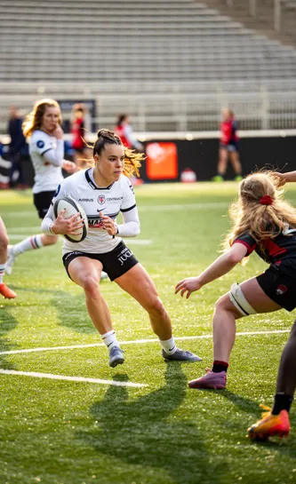 Léa Murie face à une joueuse du LOU 