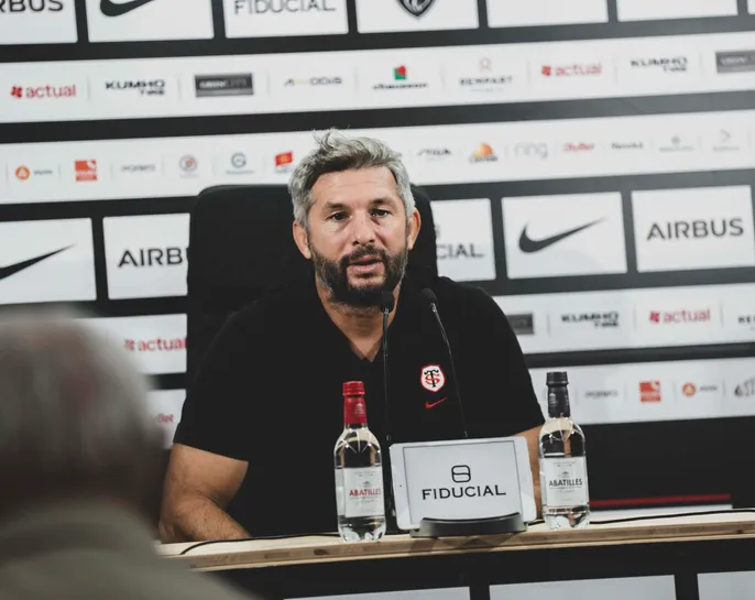 Jean Bouilhou en conférence de presse
