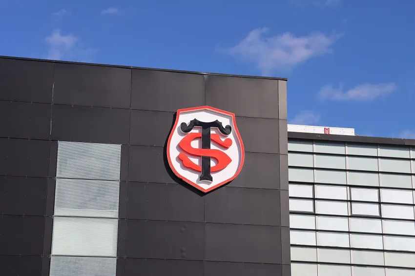 Stade Ernest-Wallon, logo ST sur la tour