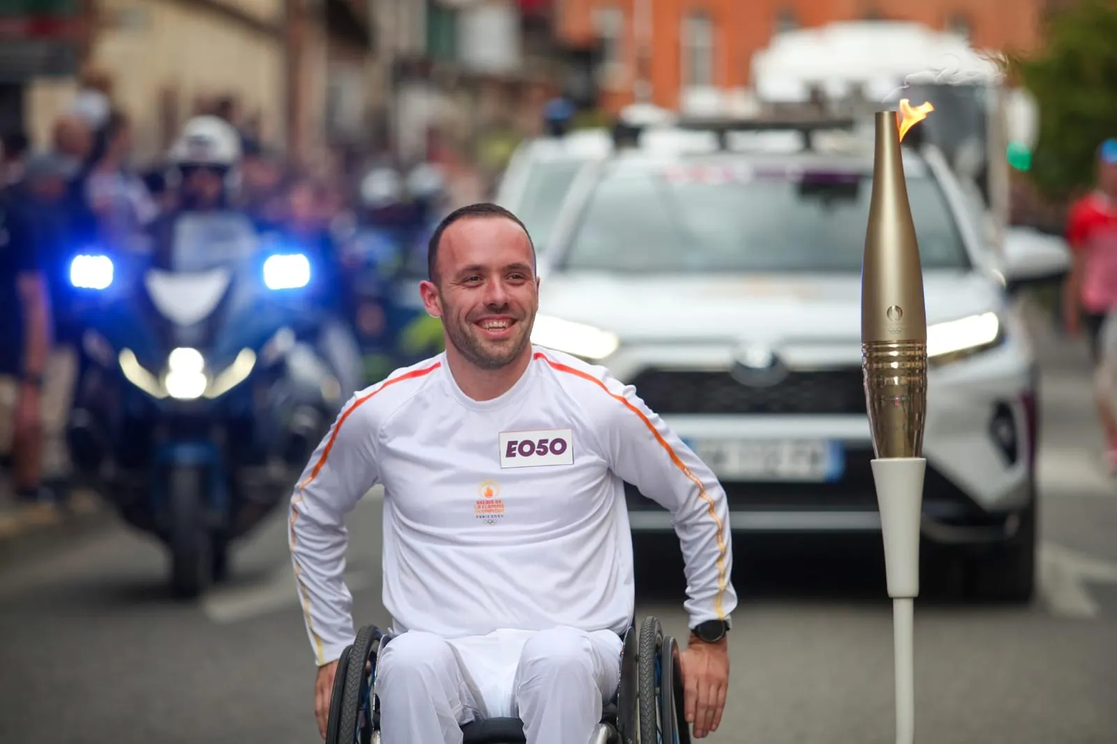 J.Hivernat, relayeur de la Flamme Olympique