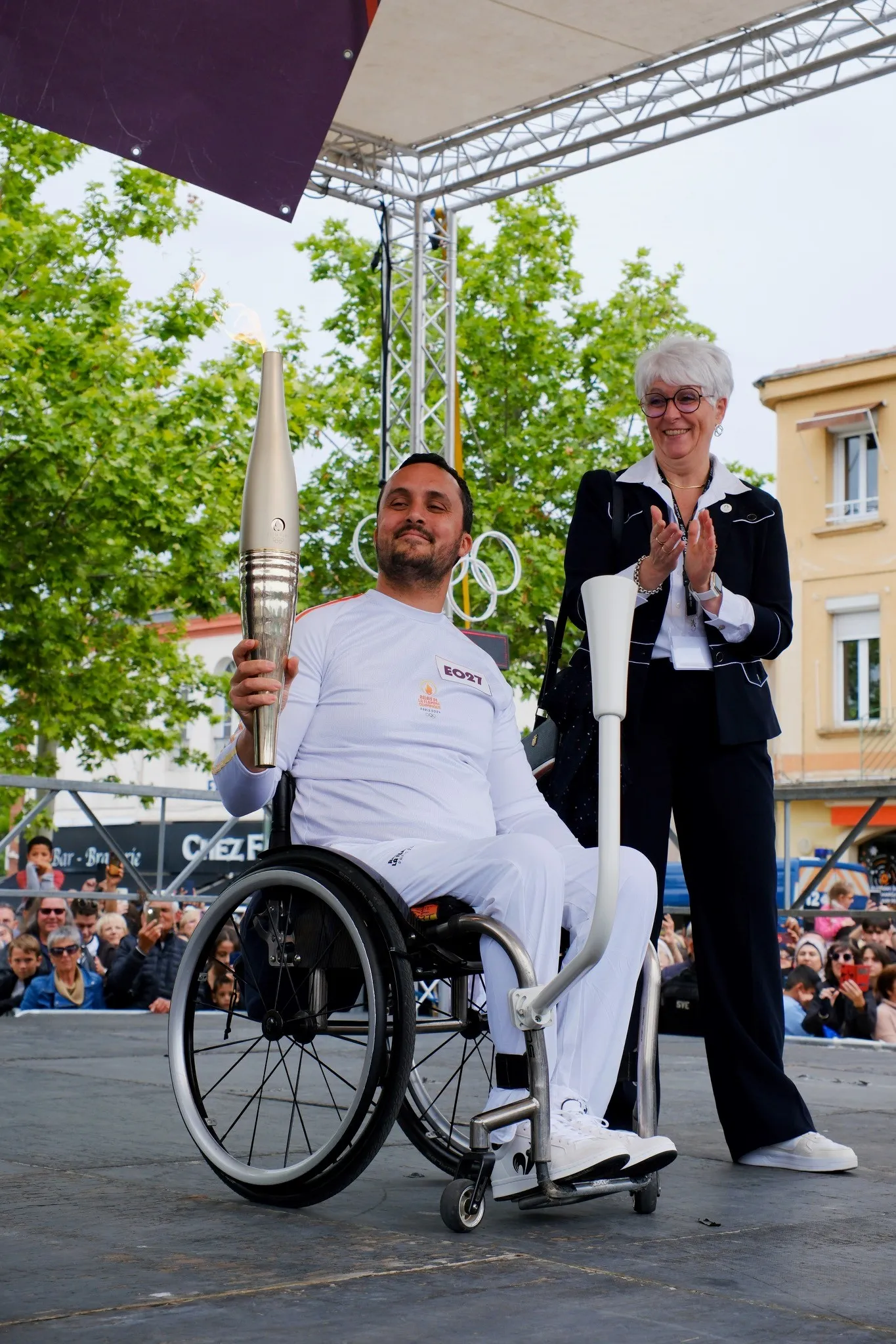 M.Valet, relayeur de la Flamme Olympique